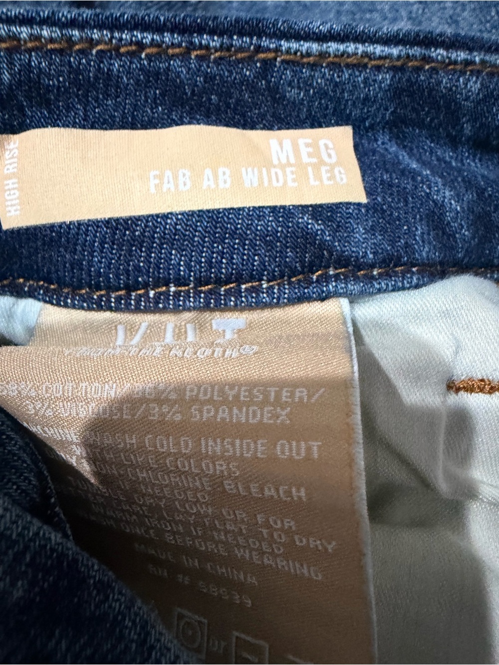 KUT from the KLOTH “Meg” Wide Leg Flare Jeans (Fits like size 0 or 2) - Picture 4 of 4